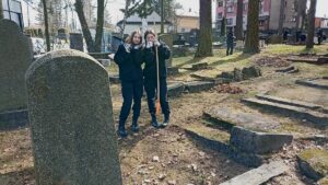 wiosenne_porzadki_na_cmentarzu9