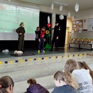 25_Pierwsza_pomoc_w_wykonaniu_kadetów_10