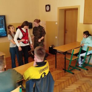 25_Pierwsza_pomoc_w_wykonaniu_kadetów_18