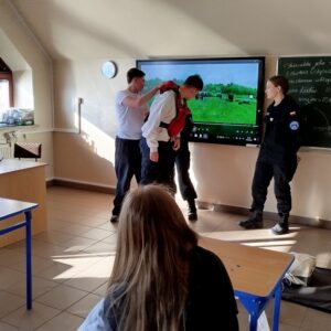 25_Pierwsza_pomoc_w_wykonaniu_kadetów_19