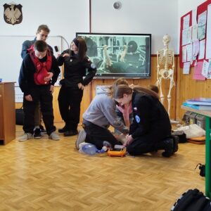 25_Pierwsza_pomoc_w_wykonaniu_kadetów_21