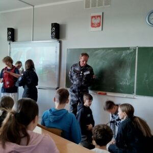 25_Pierwsza_pomoc_w_wykonaniu_kadetów_25