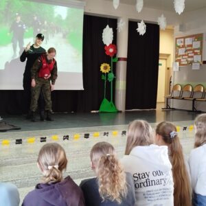 25_Pierwsza_pomoc_w_wykonaniu_kadetów_8